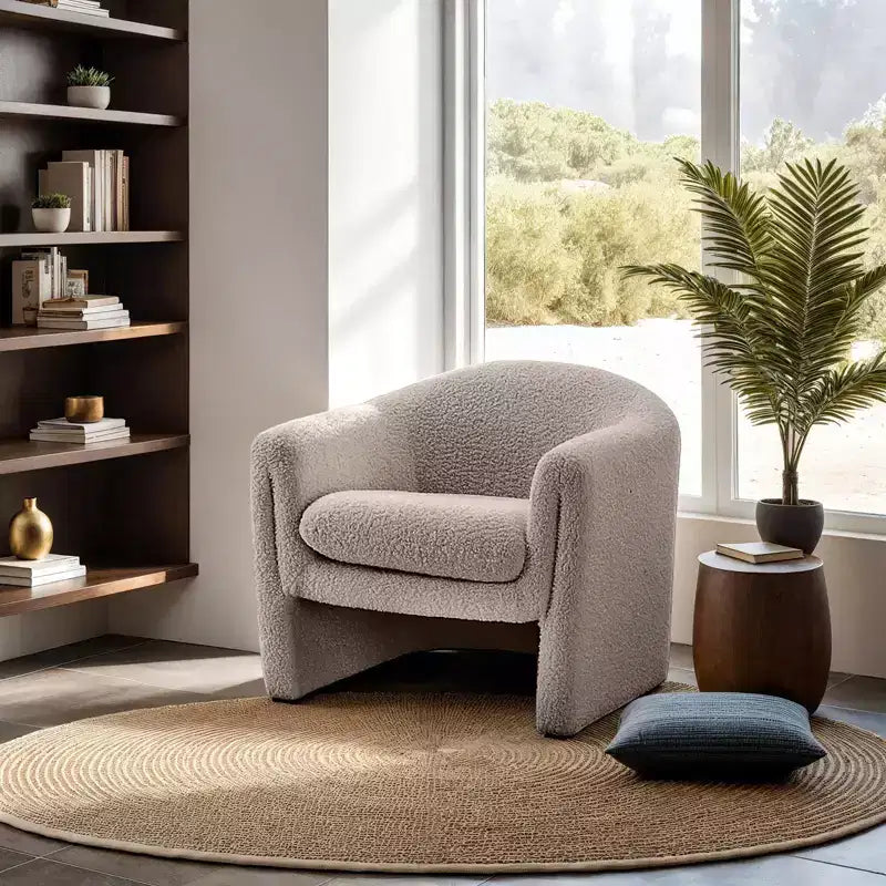 Fauteuil d'appoint en bouclette de forme incurvée avec accoudoirs arrondis