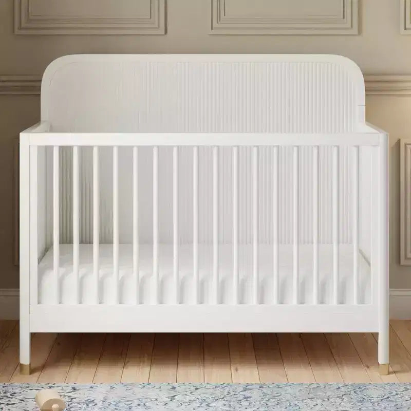 Lit de bébé convertible 4-en-1, blanc chaud, motif tambour avec pieds dorés