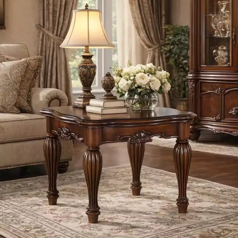 Table d'appoint carrée avec pieds en volute et étagère inférieure, brun cerise