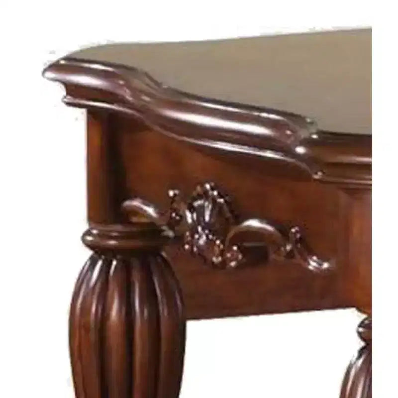 Table d'appoint carrée avec pieds en volute et étagère inférieure, brun cerise